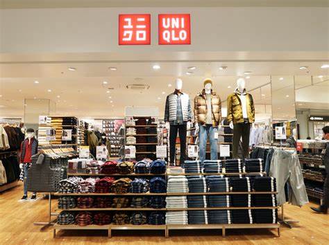 Fermetures en série des boutiques Uniqlo et Muji